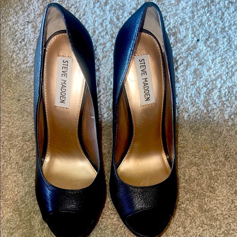 Size 9.5 Steve Madden Elegant Black Peep Toe Wedge Heels